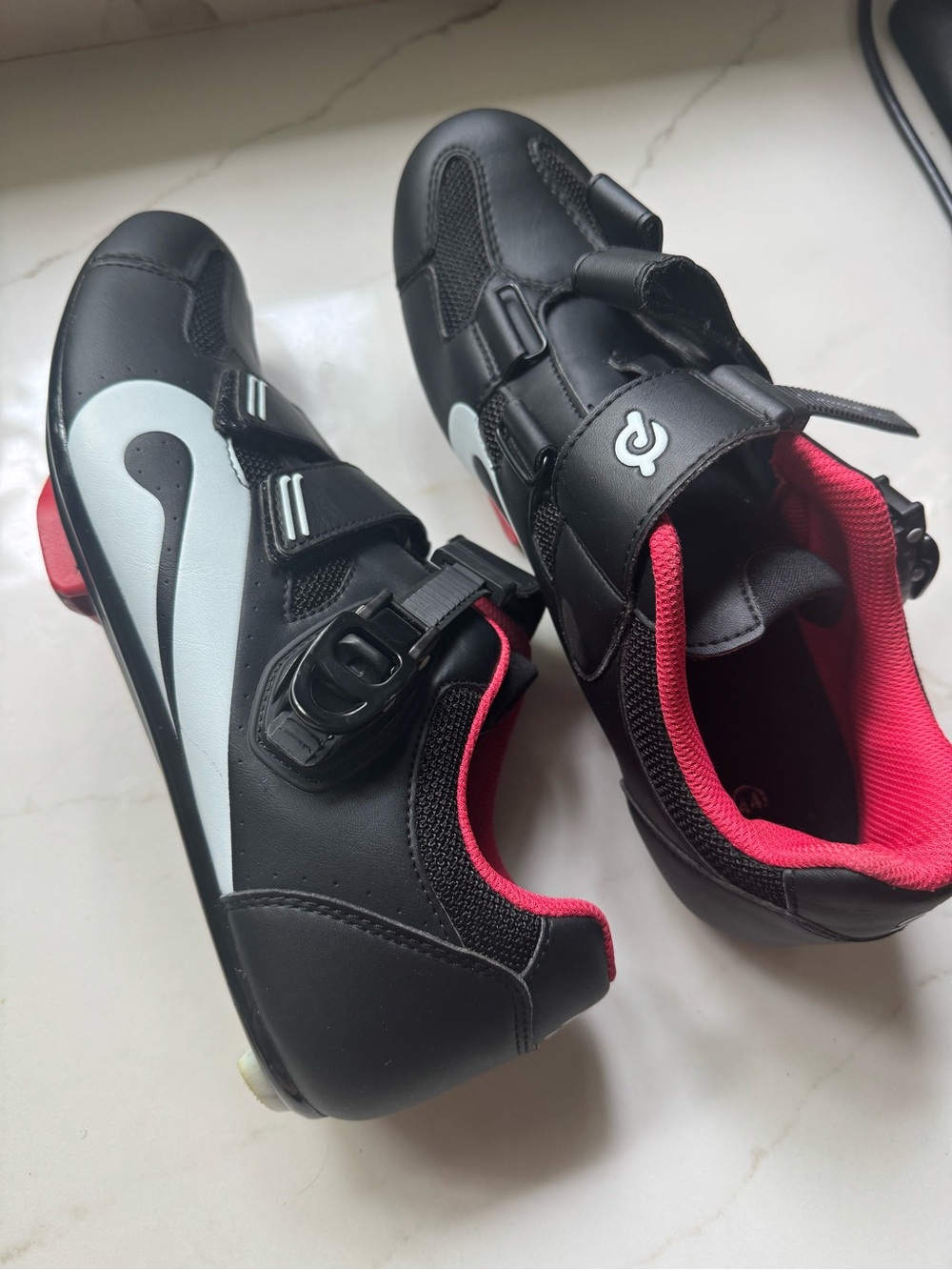 Peloton Adult size 44 Black & Red Cycling Sneakers excellent condition no box